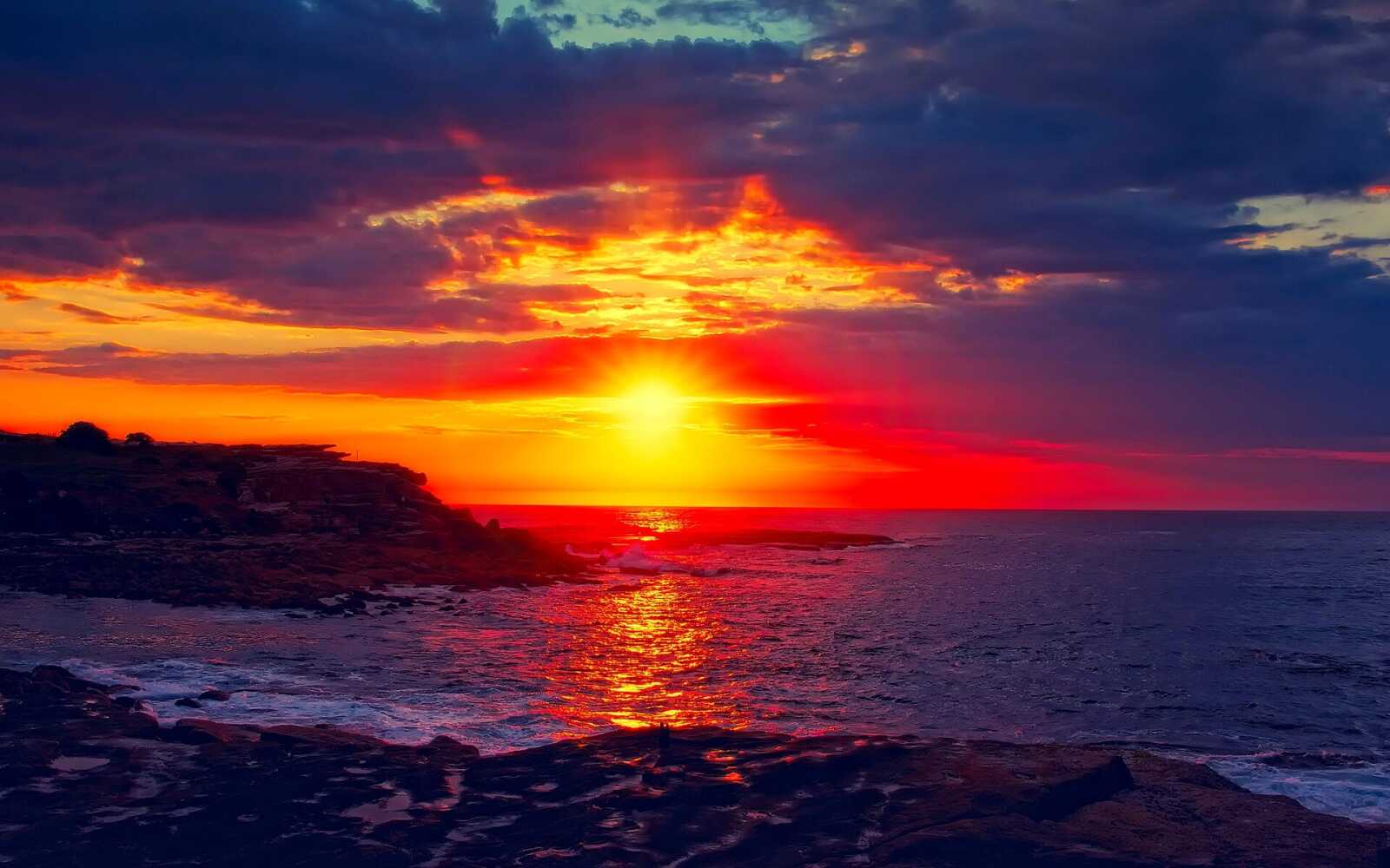 Radiant Sun Over Ocean