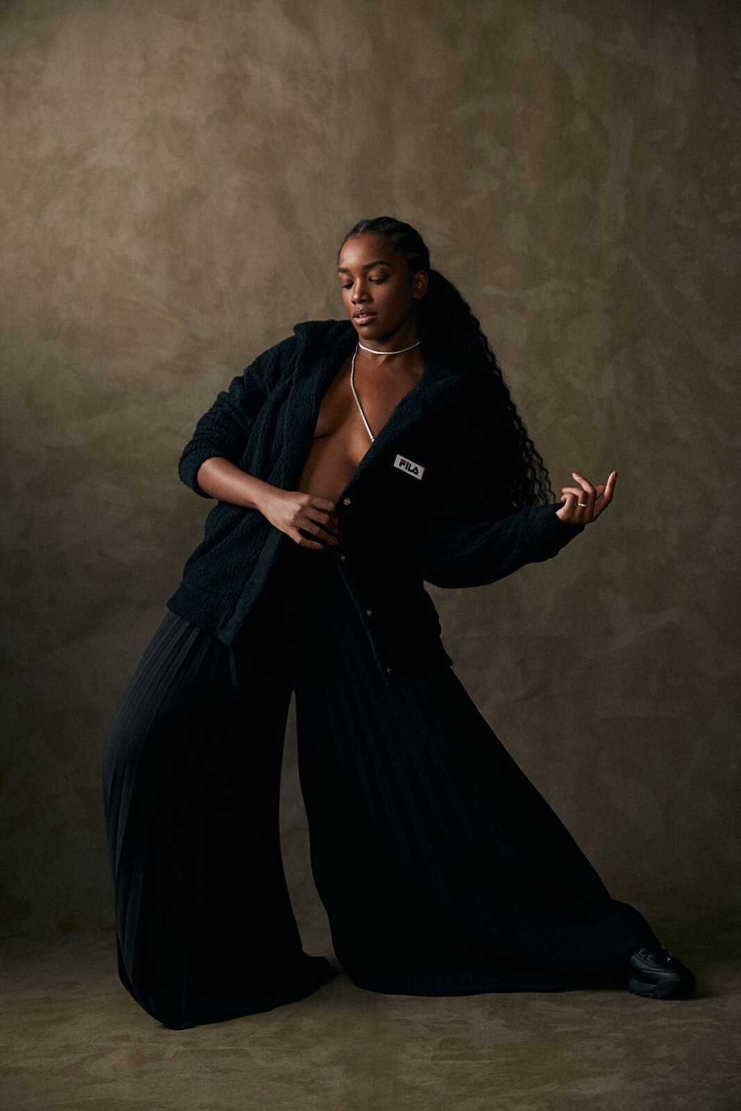 IZA (Singer) Wallpapers (14 images) - WallpaperCat