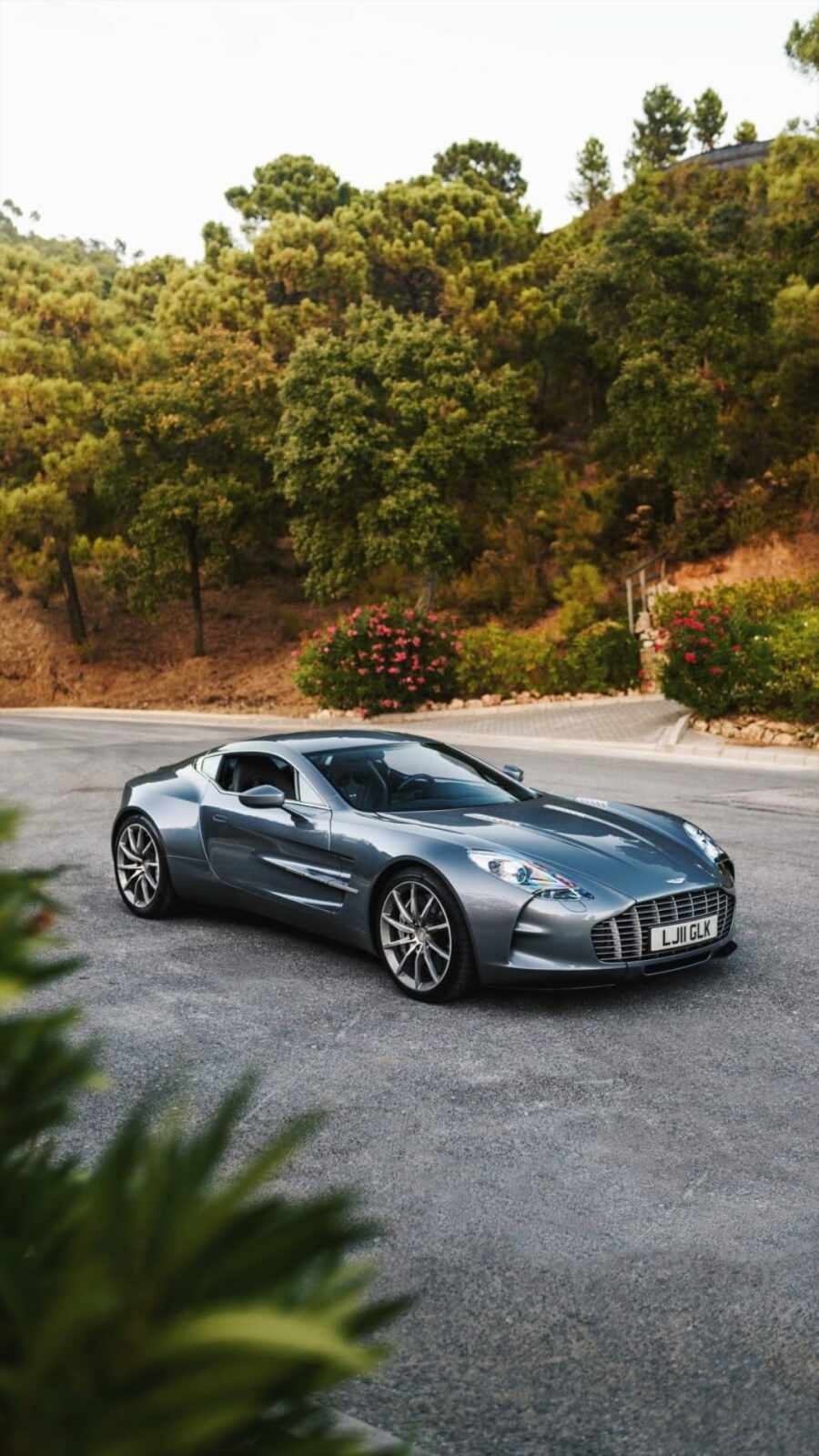 1080P Aston Martin One 77