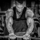 Bodybuilder bicep curl